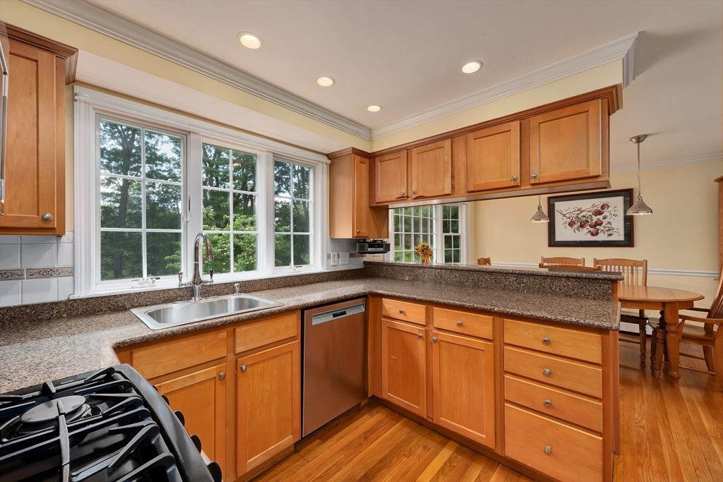 76 Parsonage Ln