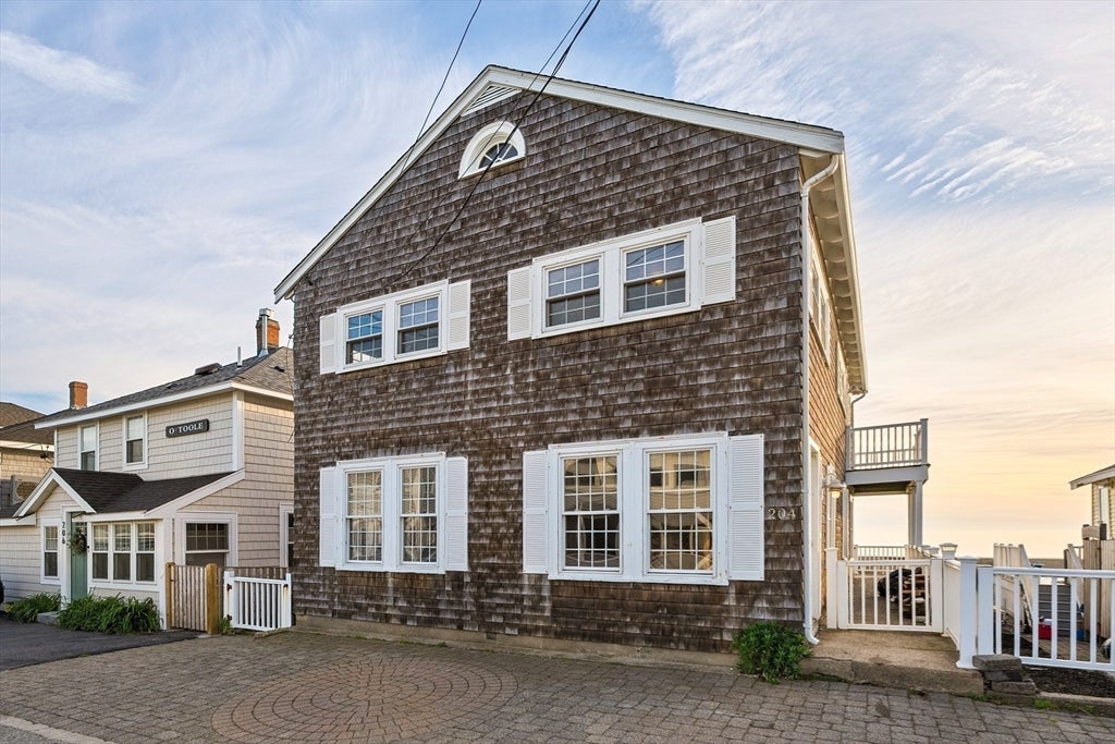 204 Foster Ave