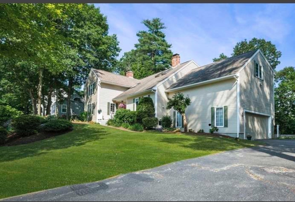 6 Middlebury Ln