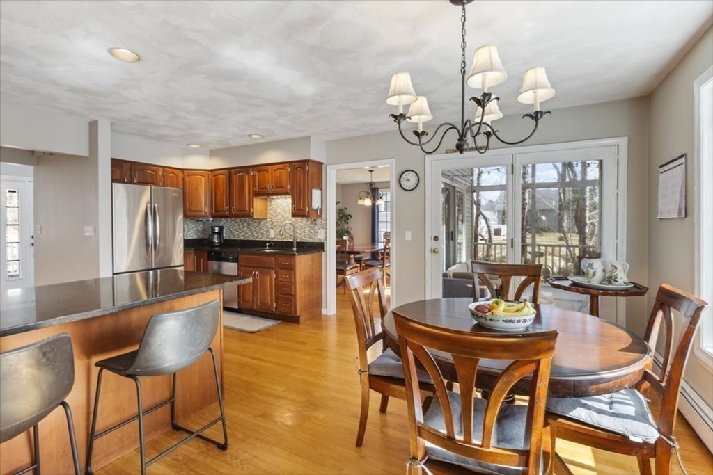 6 Middlebury Ln