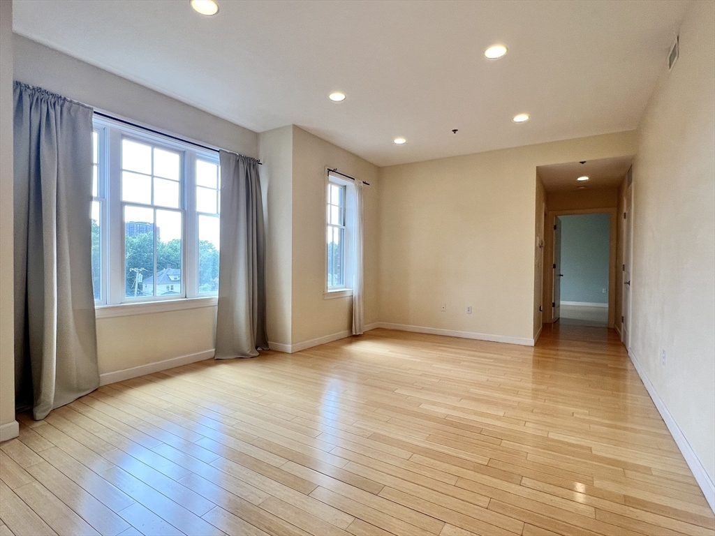 163 Chestnut Hill Ave PH1