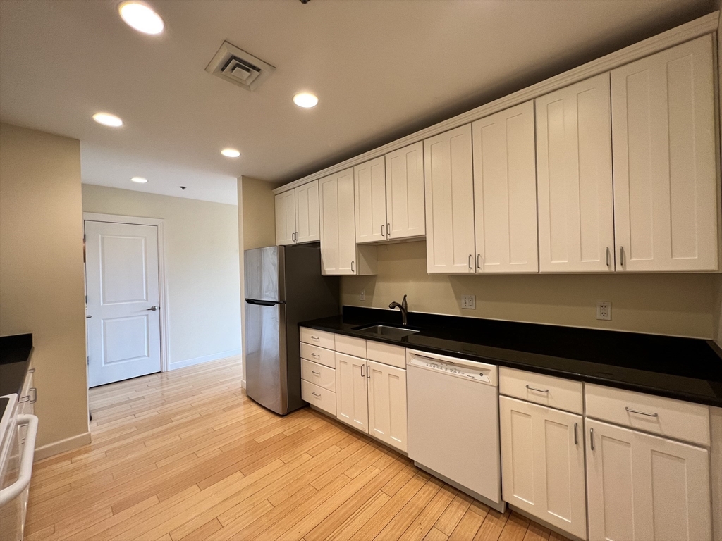 163 Chestnut Hill Ave PH1