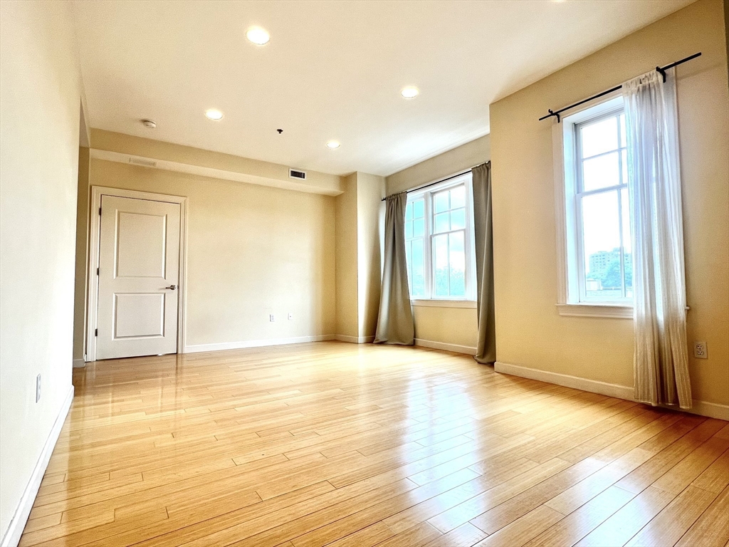 163 Chestnut Hill Ave PH1