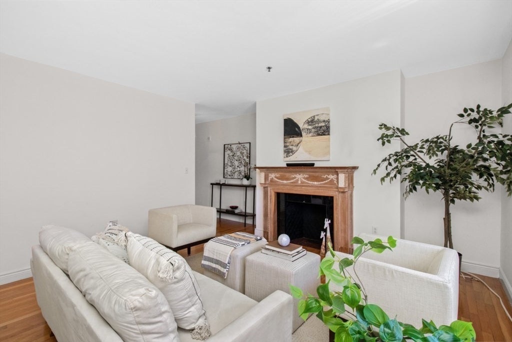 10 Charlesgate East #302, Boston, MA, 10 Charlesgate East #302, Boston, MA Photo #6