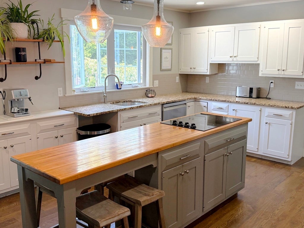 100 Sutton Hill Rd, North Andover, MA Photo #7