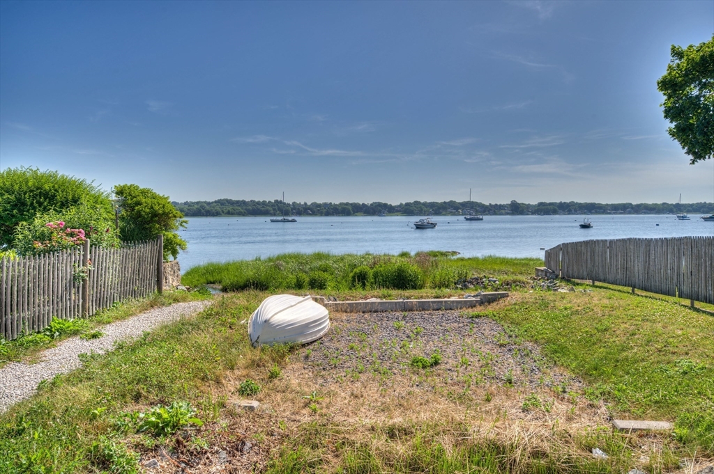 33 Spruce Ln