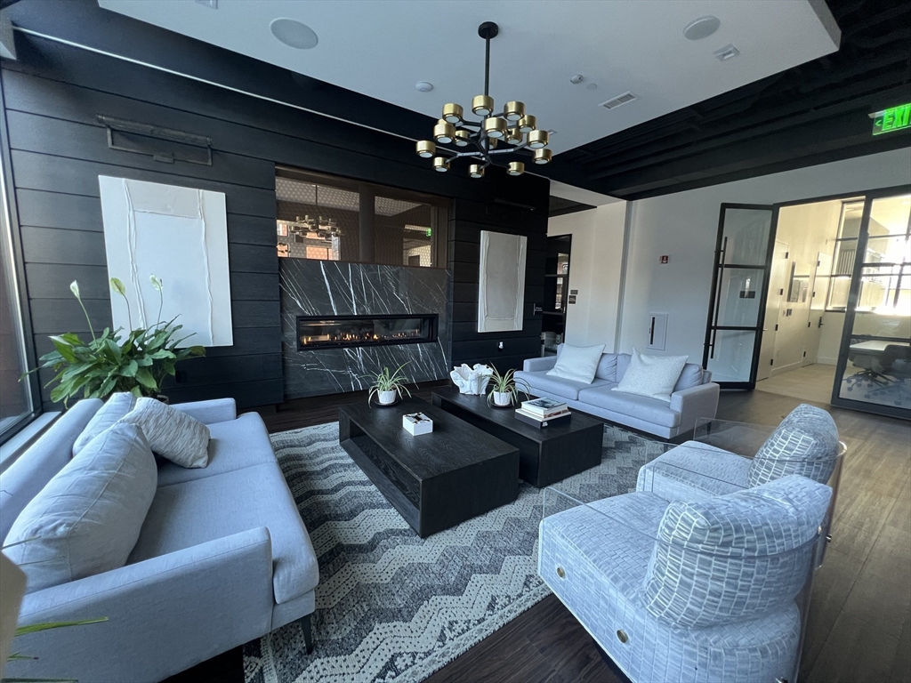 99 Sumner St 307