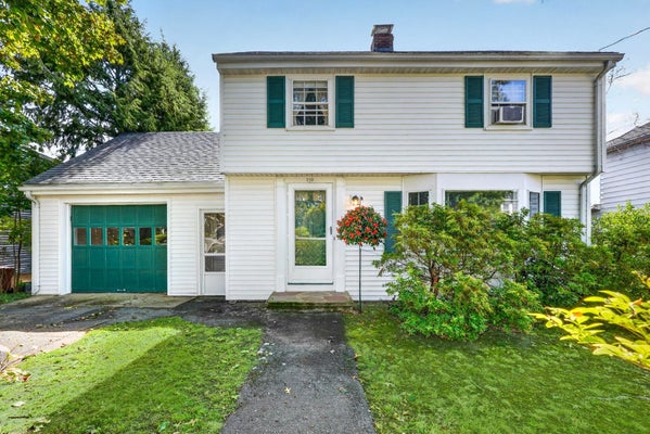 219 LAUREL ST, MELROSE, MA 02176 - Image 4fb7388dfb04a2e602e6dfe5dab8d5bf/2350173774