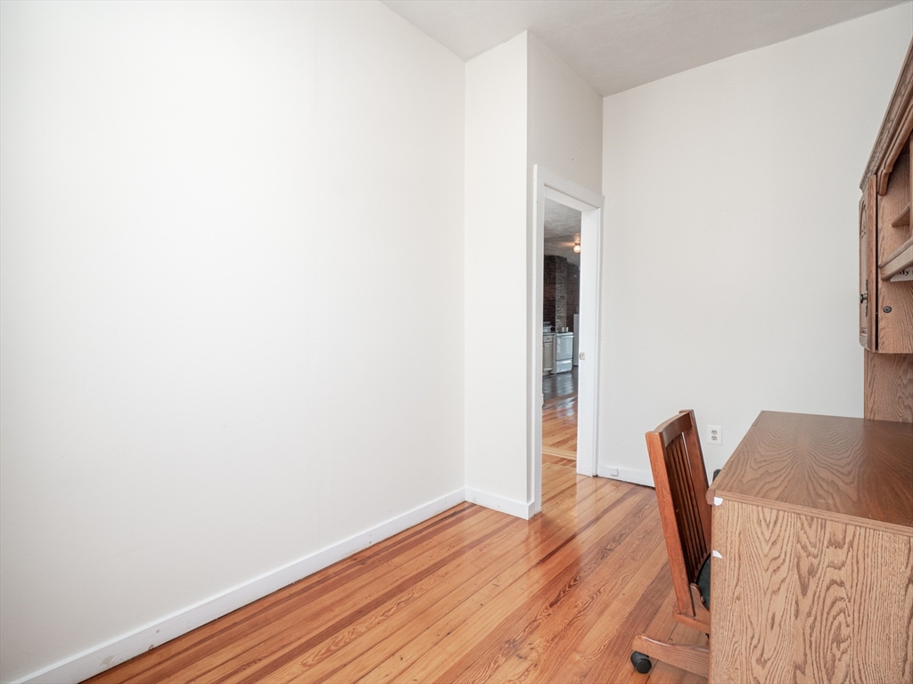 4 Saxton St