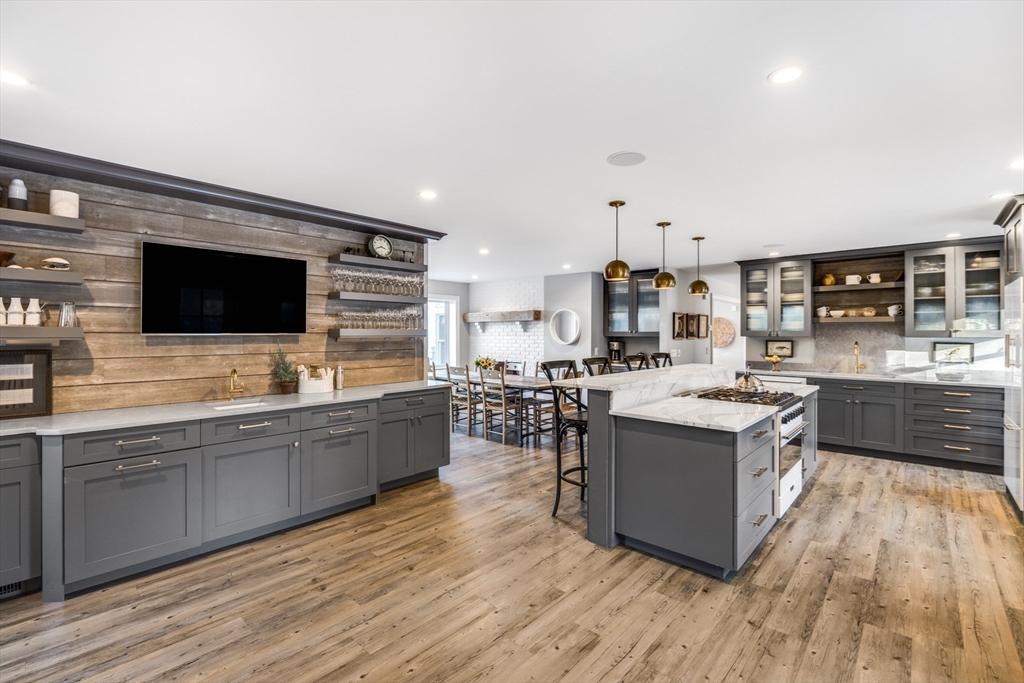 Orleans, Massachusetts 02653, United States, 6 Bedrooms Bedrooms, ,7 BathroomsBathrooms,Residential,Active,100580