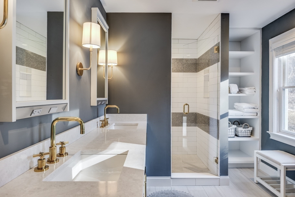 Orleans, Massachusetts 02653, United States, 6 Bedrooms Bedrooms, ,7 BathroomsBathrooms,Residential,Active,100580