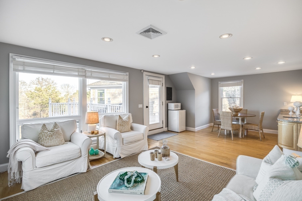 Orleans, Massachusetts 02653, United States, 6 Bedrooms Bedrooms, ,7 BathroomsBathrooms,Residential,Active,100580