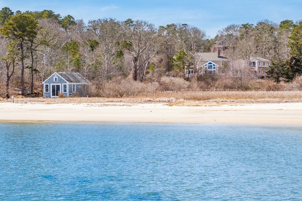 Orleans, Massachusetts 02653, United States, 6 Bedrooms Bedrooms, ,7 BathroomsBathrooms,Residential,Active,100580