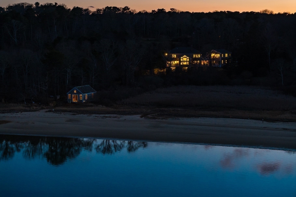 Orleans, Massachusetts 02653, United States, 6 Bedrooms Bedrooms, ,7 BathroomsBathrooms,Residential,Active,100580