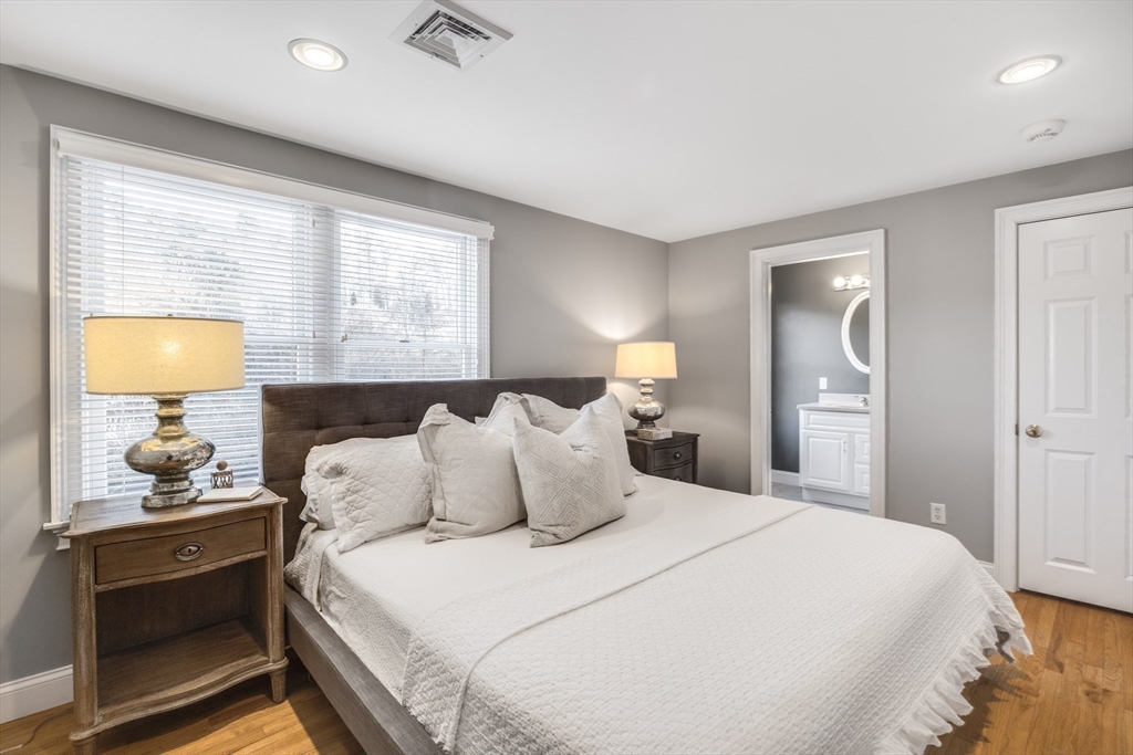 Orleans, Massachusetts 02653, United States, 6 Bedrooms Bedrooms, ,7 BathroomsBathrooms,Residential,Active,100580