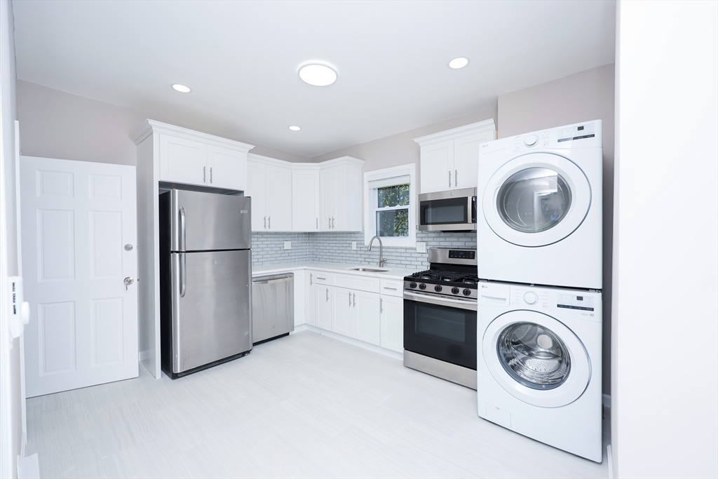 15-17 Saunders St 15