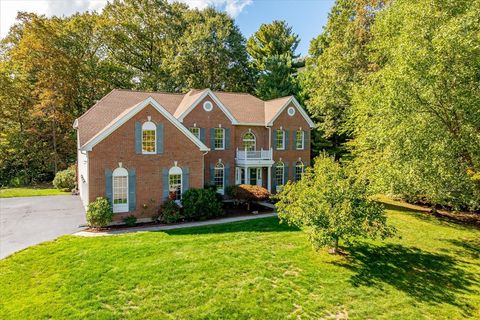 7 Thoreau Cir Shrewsbury MA 01545