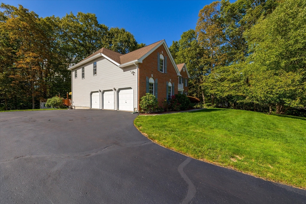 7 Thoreau Cir