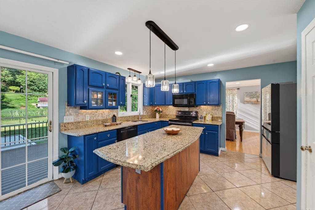 36 Shirley Rd, Shrewsbury, MA Photo #9