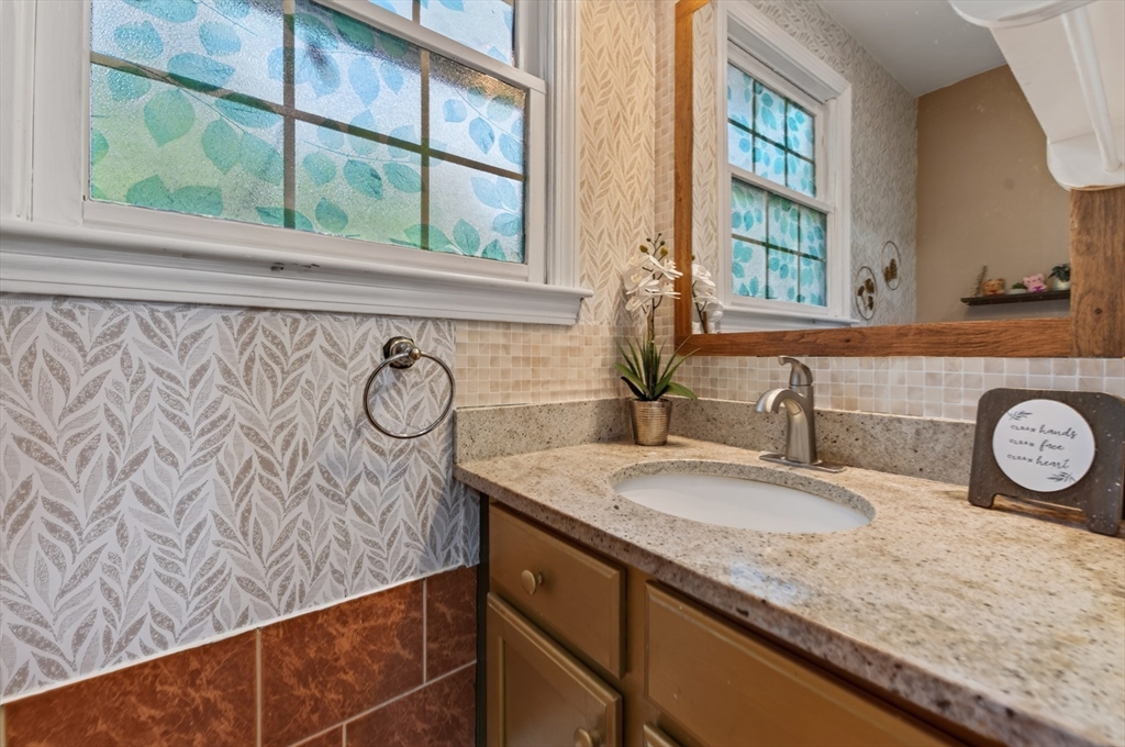 36 Shirley Rd, Shrewsbury, MA Photo #14