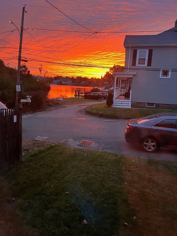 10 Hobart Ave