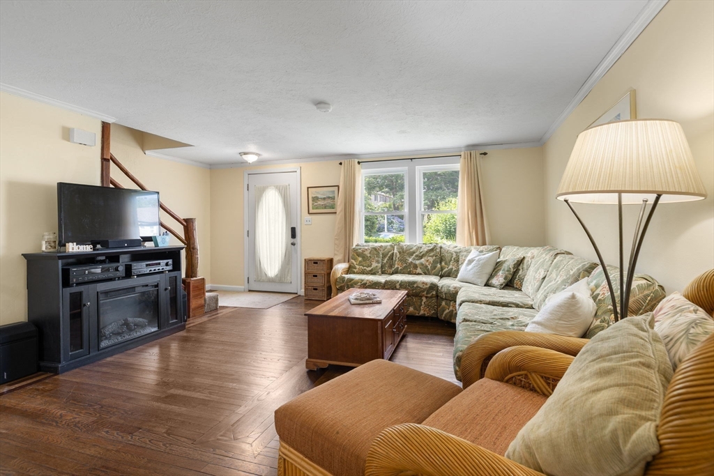 405 Village Dr 405
