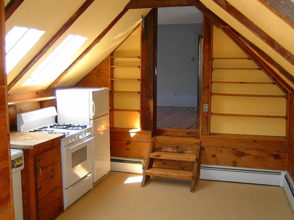 Photo of 128 Pleasant St #2, Marblehead, MA