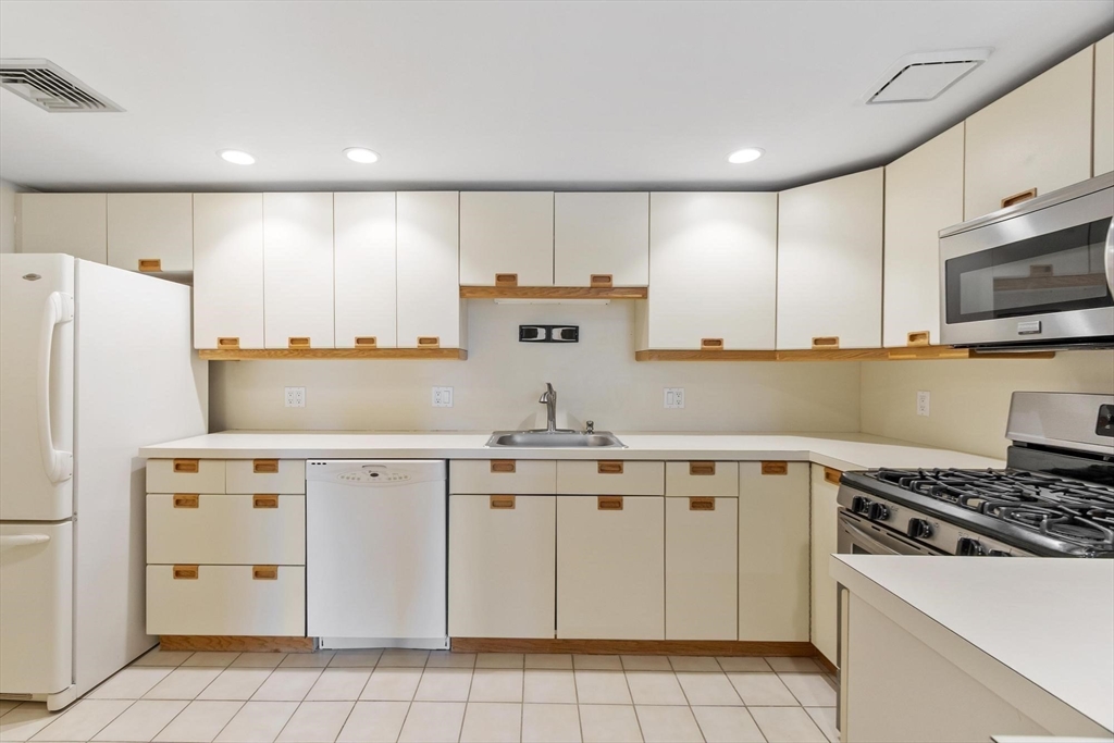 321 Place Ln 321
