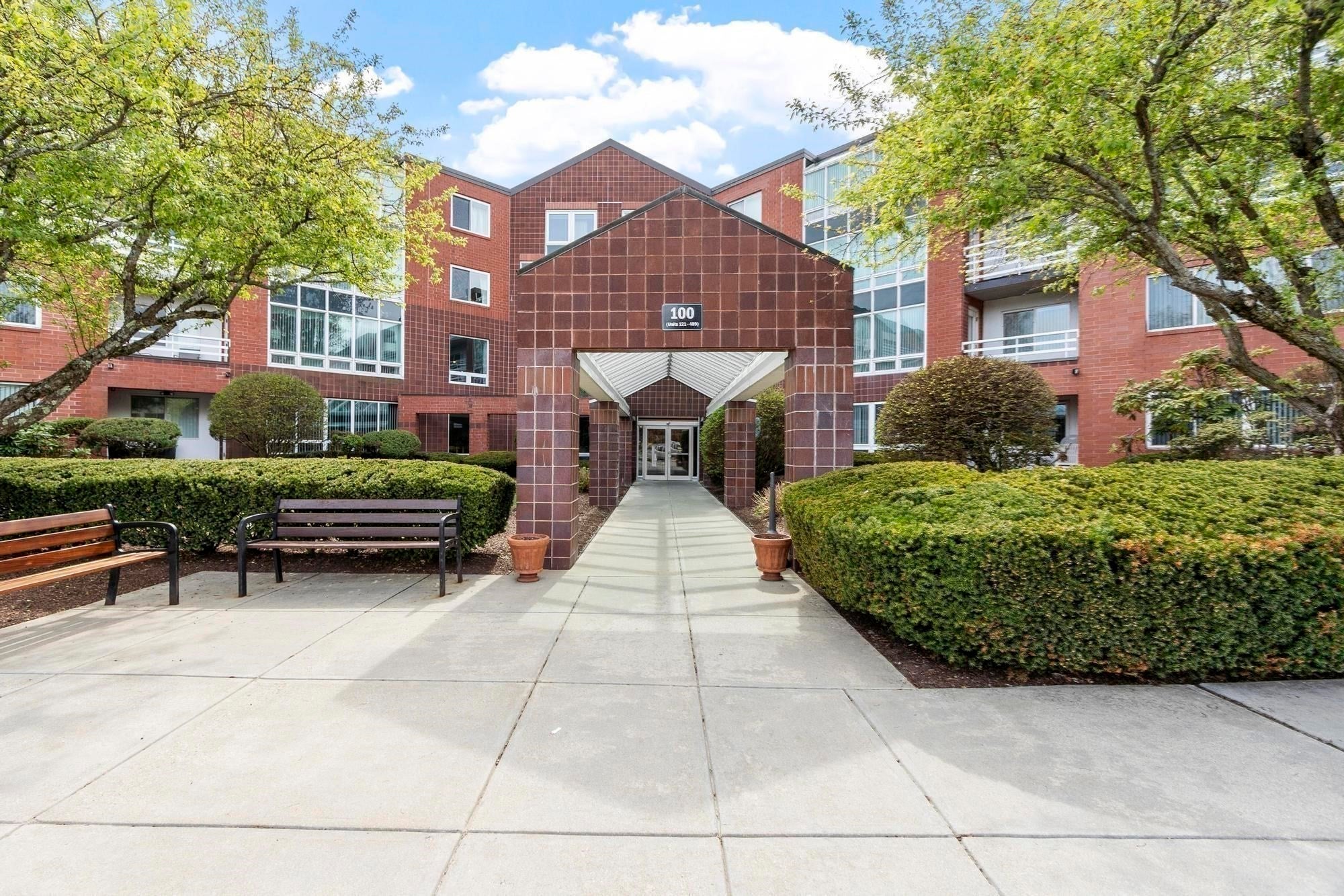321 Place Ln