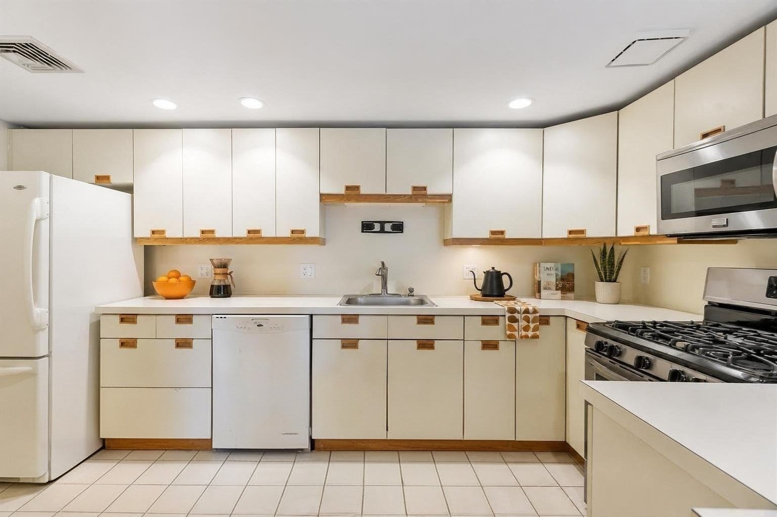 321 Place Ln 321