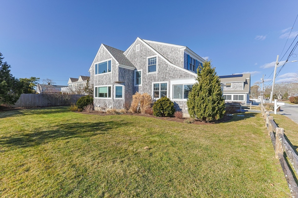 Harwich, Massachusetts 02646, United States, 4 Bedrooms Bedrooms, ,3 BathroomsBathrooms,Residential,Active,244555