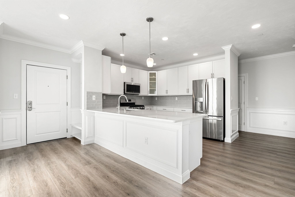 320 Middlesex Ave A207