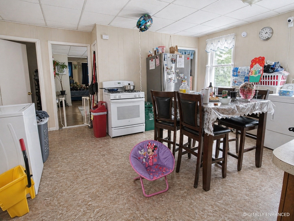 21 Sterling St, Worcester, MA Photo #8