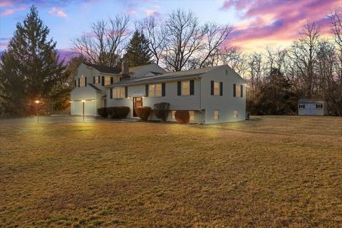 95 Tecumseh Dr Hanover MA 02339