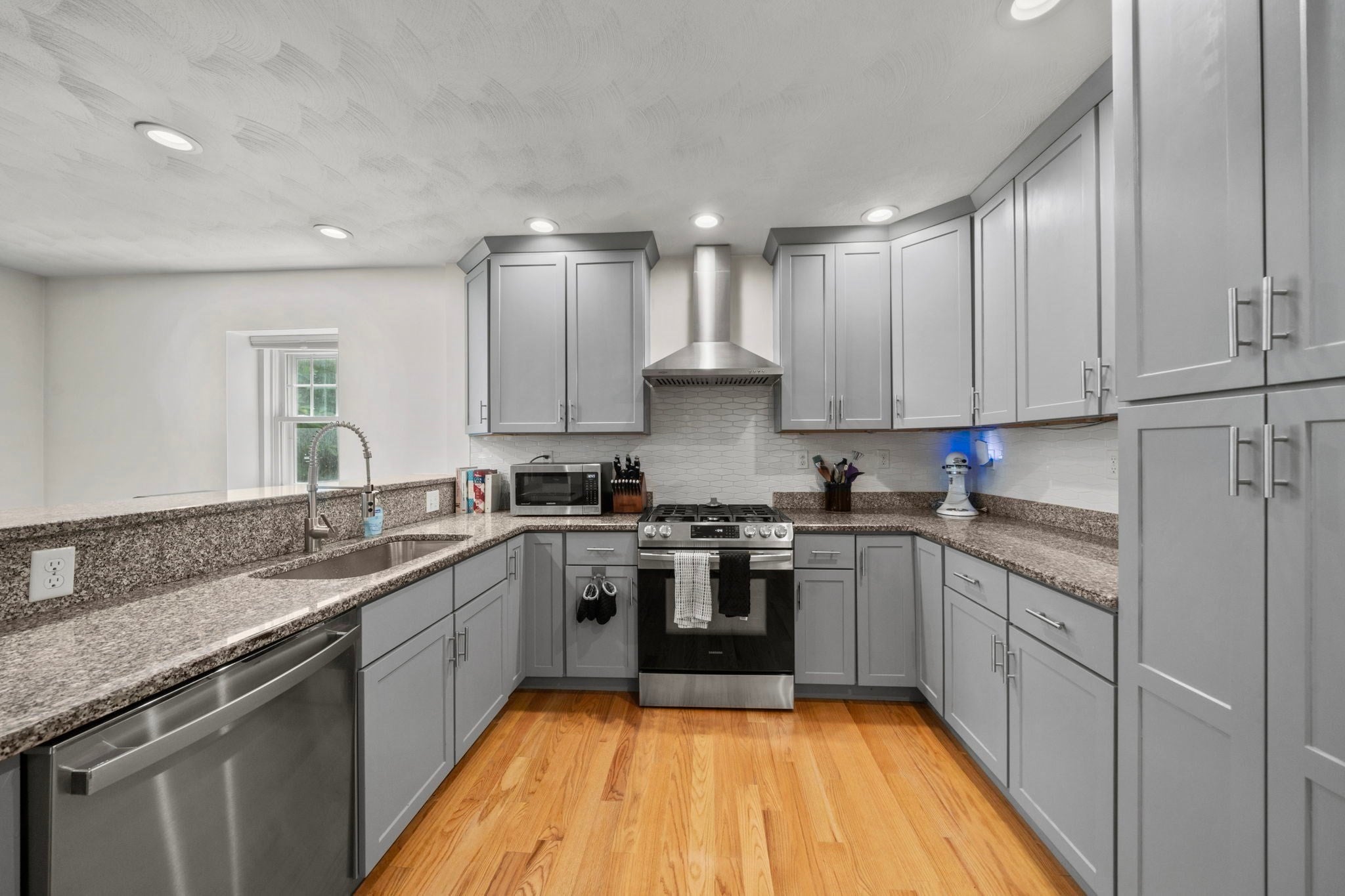 55 Cherry St 1, Chelsea MA 02150