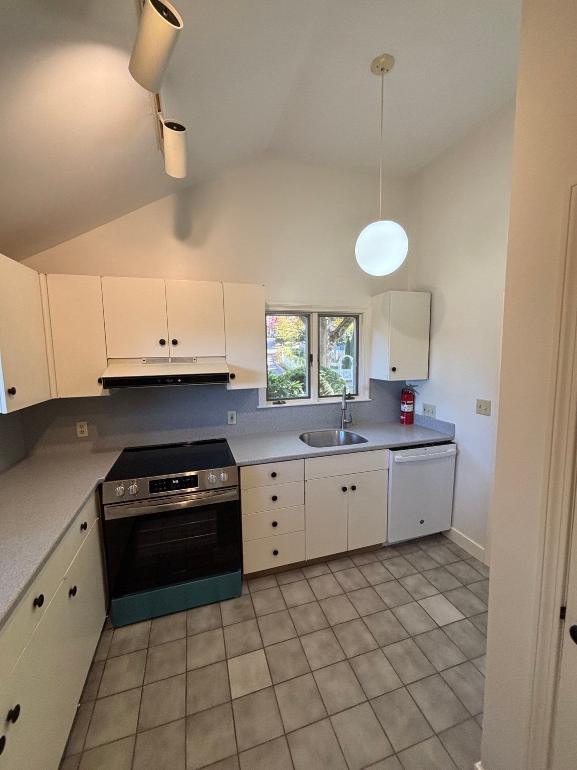 14 Bow St, Wellesley, MA Photo #9