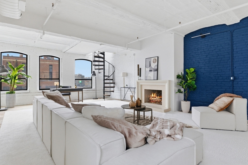 121-123 Beach St 803