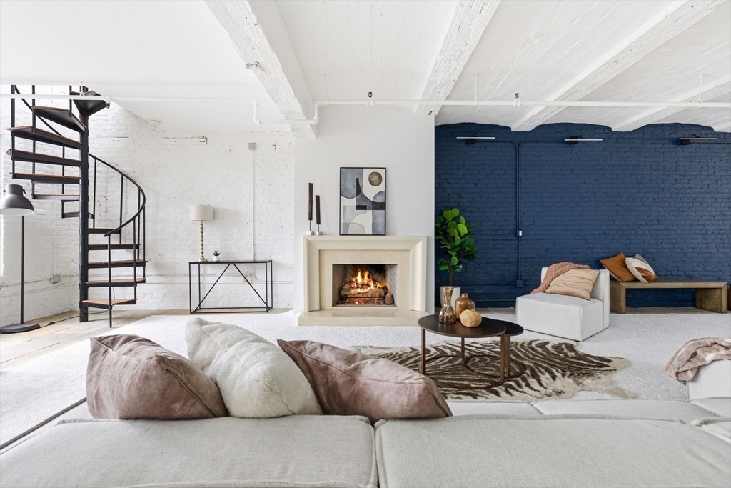 121-123 Beach St 803