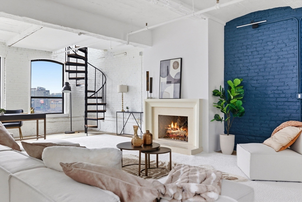 121-123 Beach St 803