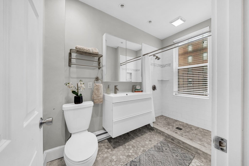 106-108 East Brookline St #3, Boston, MA Photo #28