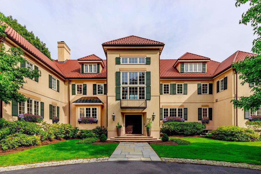 18 Longmeadow Drive