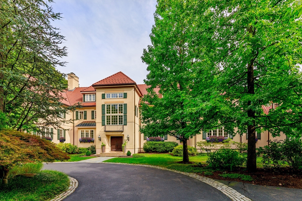 18 Longmeadow Drive
