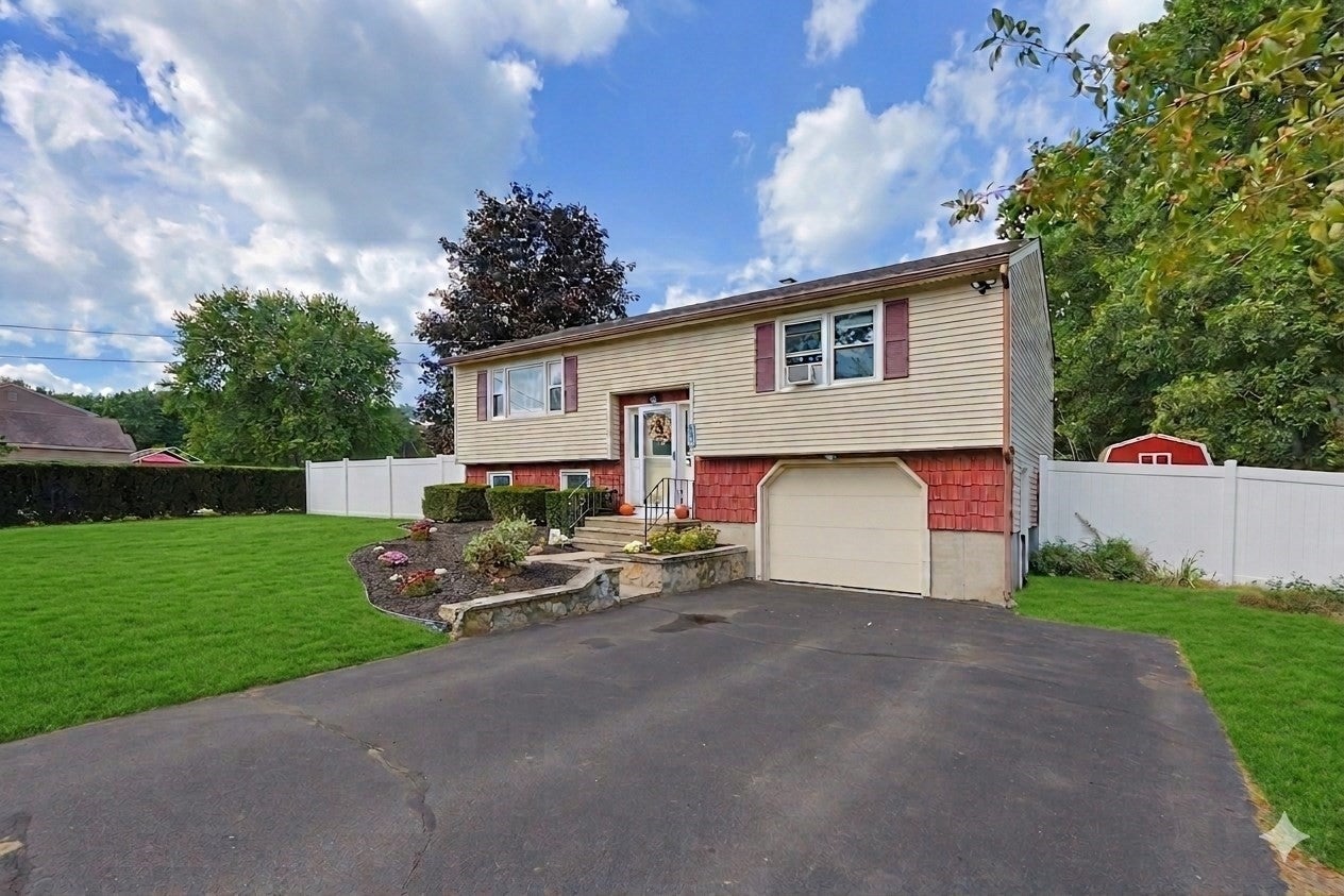 450 Hartford Ave East AVE, Uxbridge MA 01569