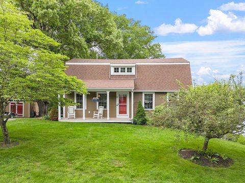 4 Elizabeth Rd Hudson MA 01749