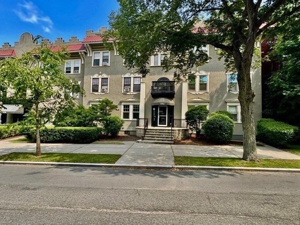 1742 Commonwealth Ave #2, Boston, MA Photo #7