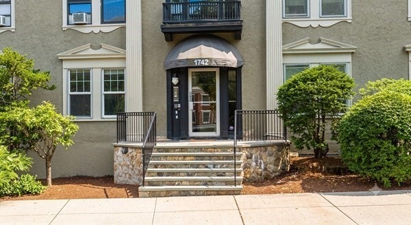 1742 Commonwealth Ave #2, Boston, MA Photo #6