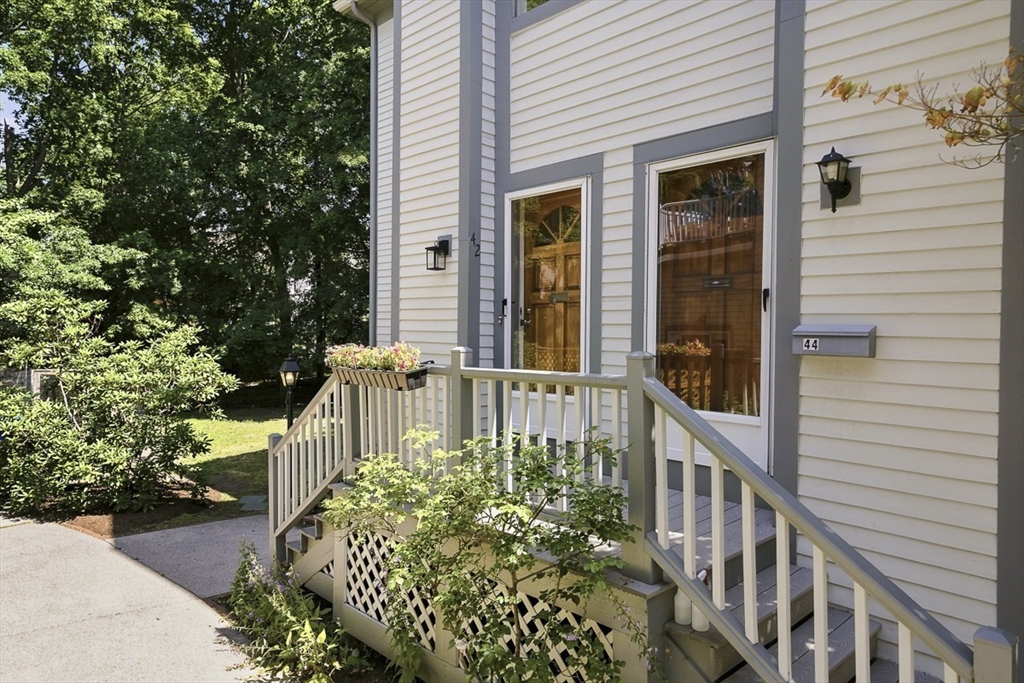 42 Lewis Ave 42