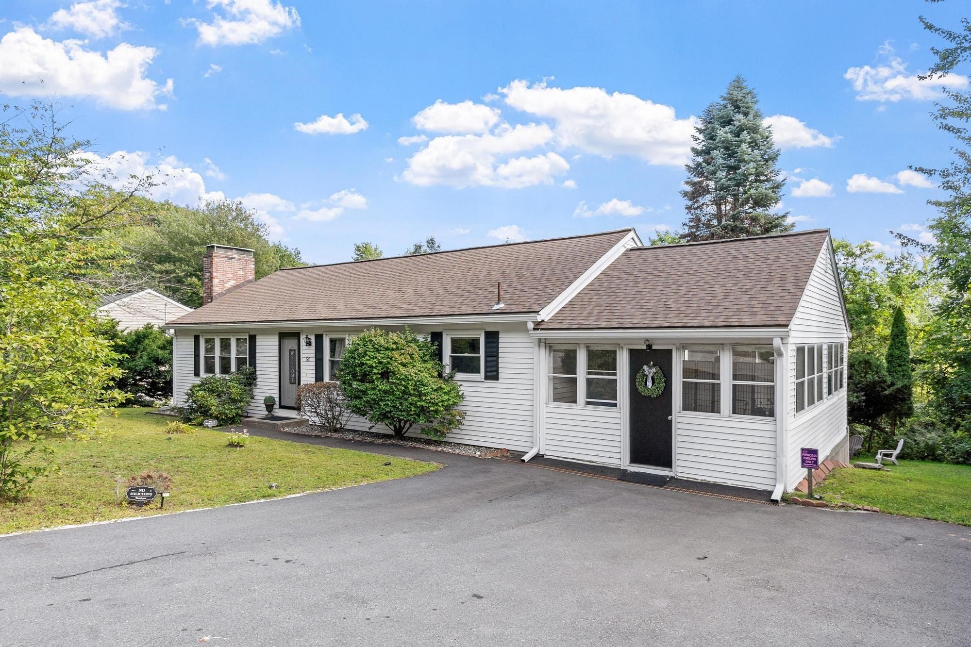 Photo of 54 North St, Leominster, MA