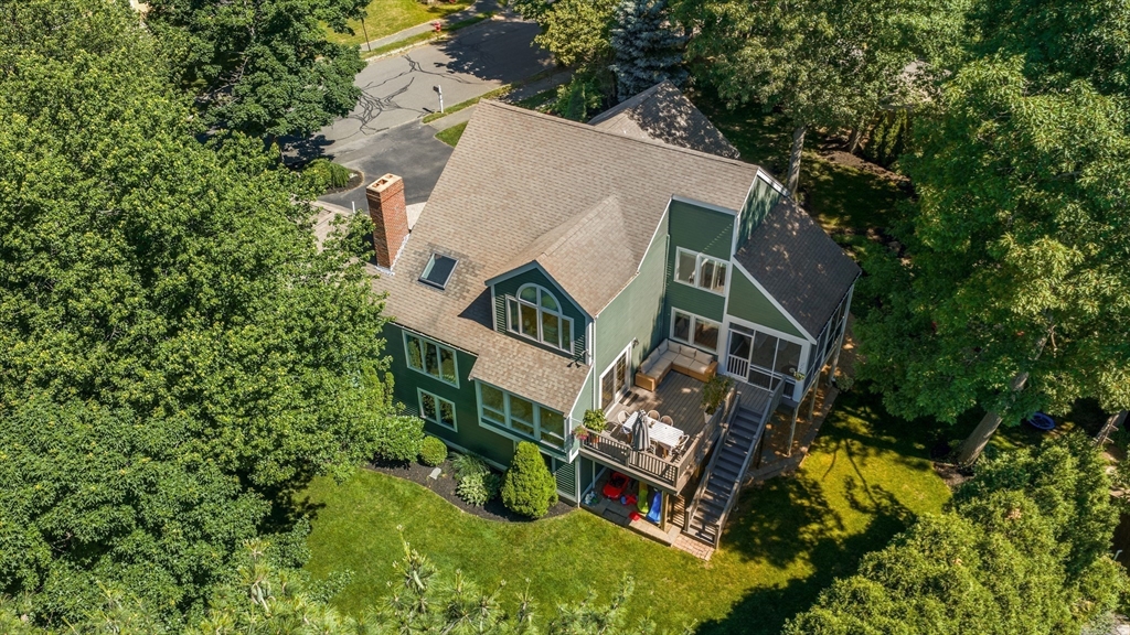 8 Middlebury Ln