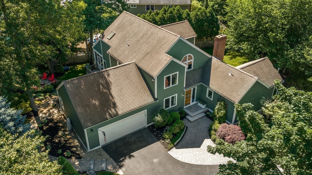 8 Middlebury Ln